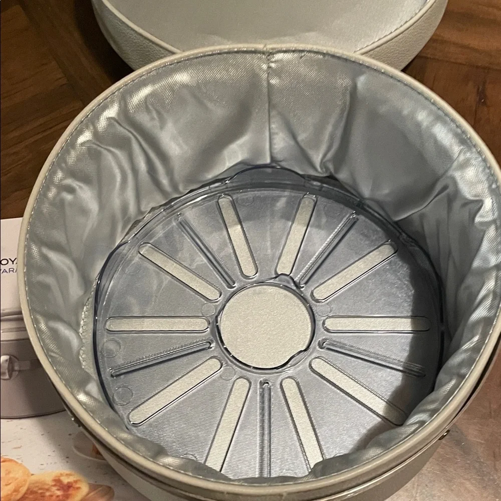 Royal Prestige tortilla warmer